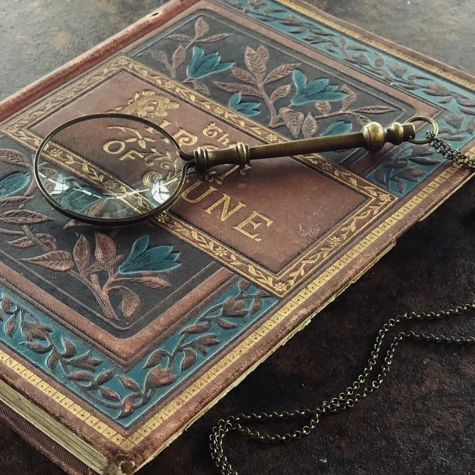 Antique Brass Magnifying Glass Necklace in Vintage Style Reader Magnifying Gift