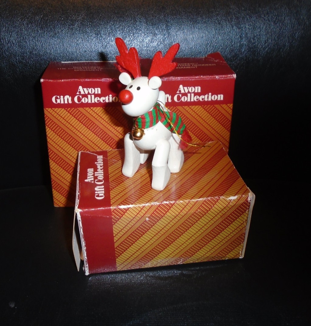 LOT OF 3 VINTAGE 1987 AVON BELVEDEER WOODEN REINDEER ORNAMENT IN BOXES