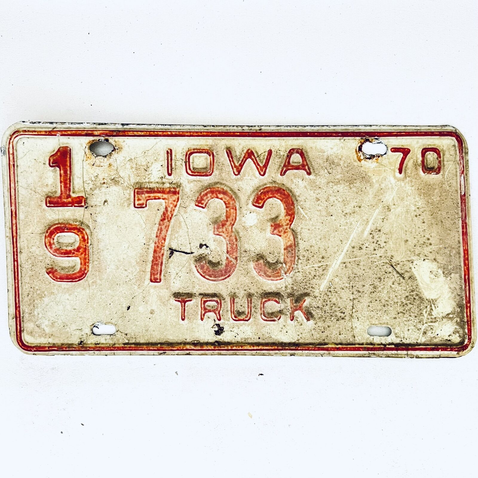 1970 United States Iowa Chickasaw County Truck License Plate 19 733