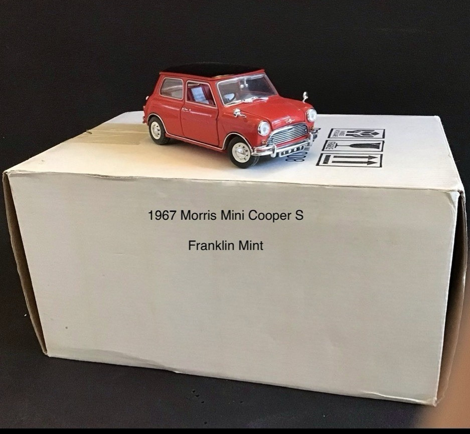 Franklin Mint 1967 Morris Mini Cooper S 1:24 Scale Diecast Model Car w/ Box