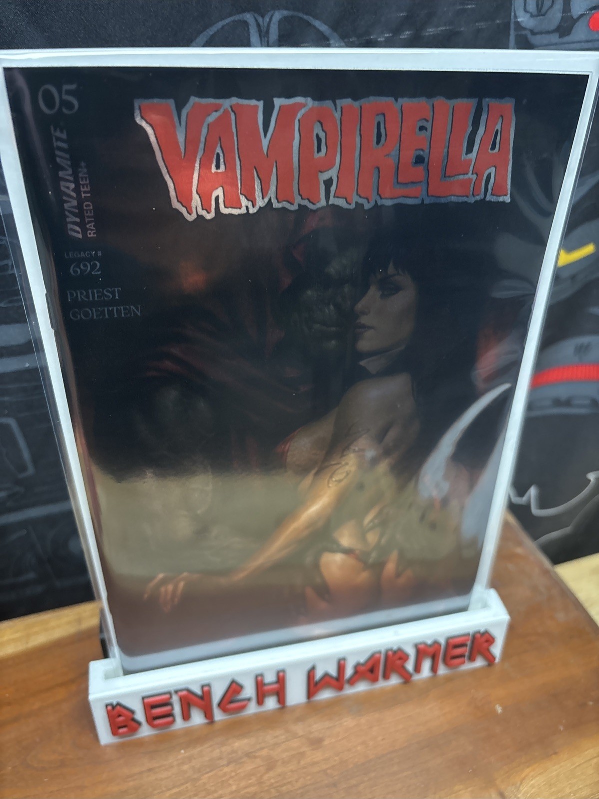 VAMPIRELLA #5 LUCIO PARRILLFOIL VARIANT DRACULINA 1 VAMPIRELLA #5 LUCIO PARRILLFOIL VARIANT DRACULINA 1