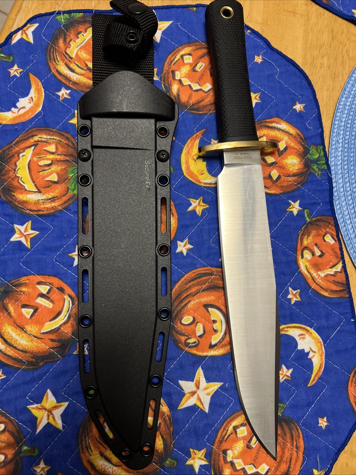 Cold Steel Trail Master 01 with Panther Concealment sheath