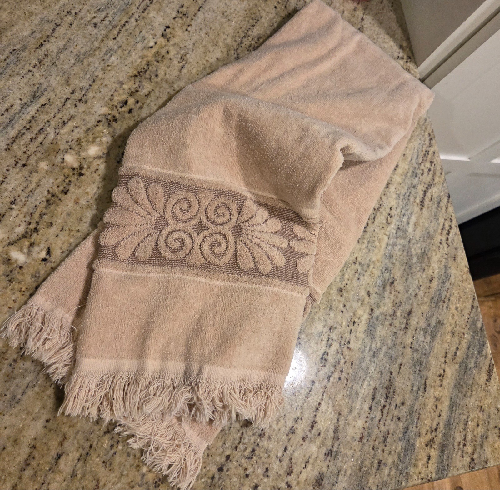 VTG Cannon Monticello Bath Towel Sculpted Tan USA Fringe MCM Plush Seashell