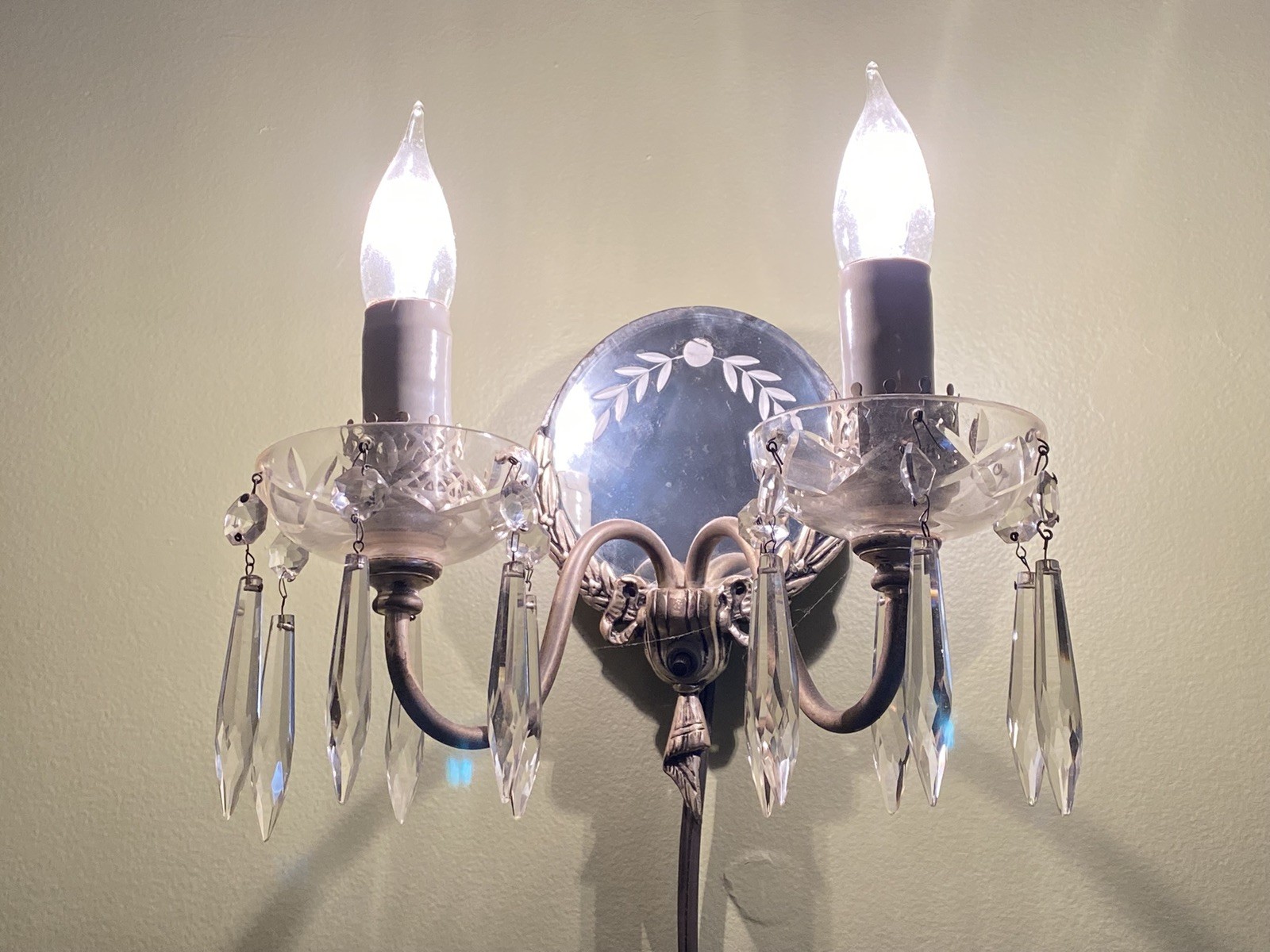 Antique ETCHED CUT MIRROR WALL SCONCE 2 light CANDLE crystal prisms Silver tone Antique ETCHED CUT MIRROR WALL SCONCE 2 light CANDLE crystal prisms Silver tone