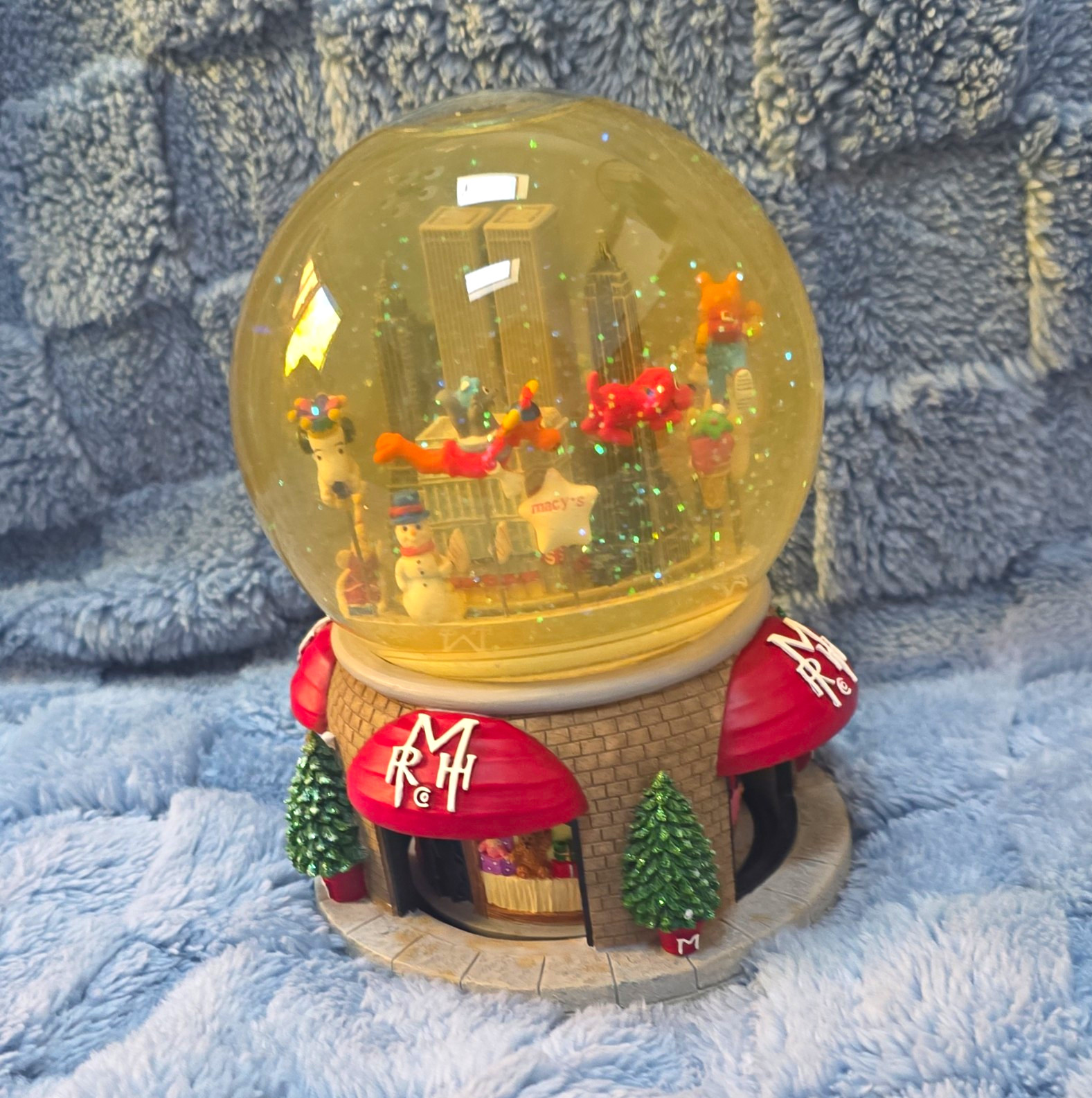2014 Macy\'s Thanksgiving Day Parade Musical Snowglobe Featuring Kids Favorites 2014 Macy\'s Thanksgiving Day Parade Musical Snowglobe Featuring Kids Favorites