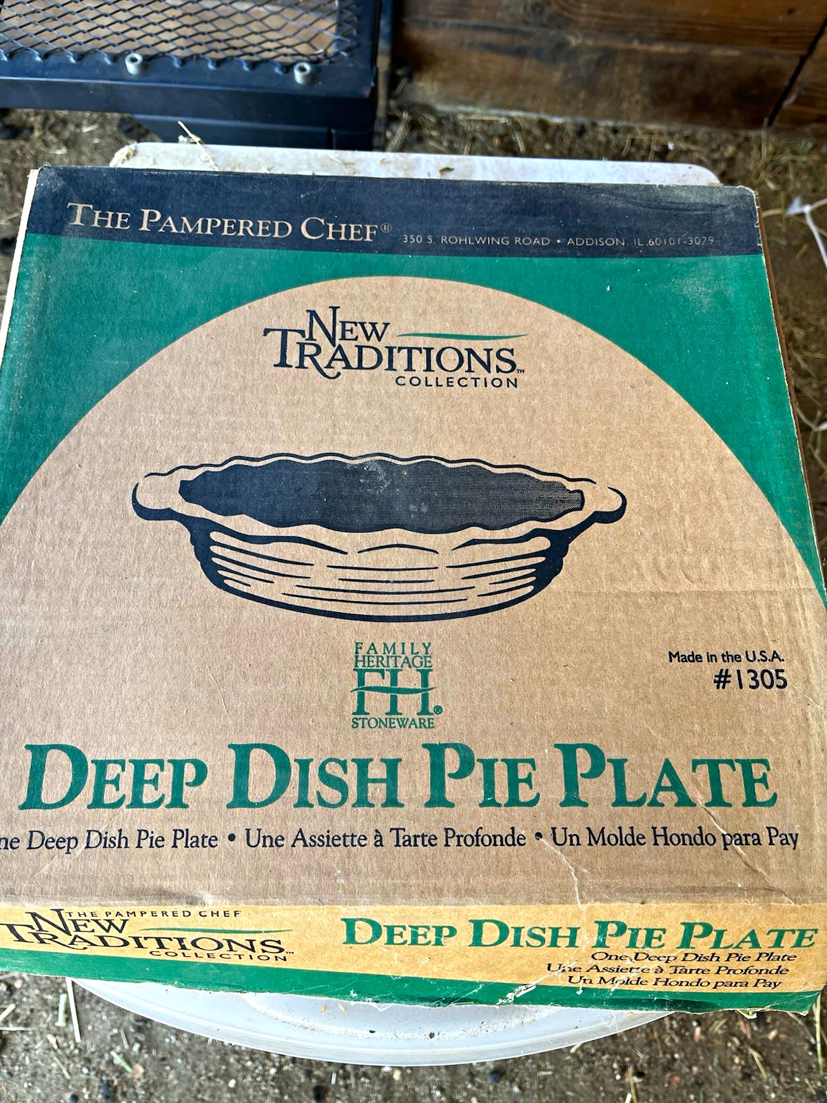 The Pampered Chef New Traditions #1305 Deep Dish Pie Dish Stoneware Set of 2