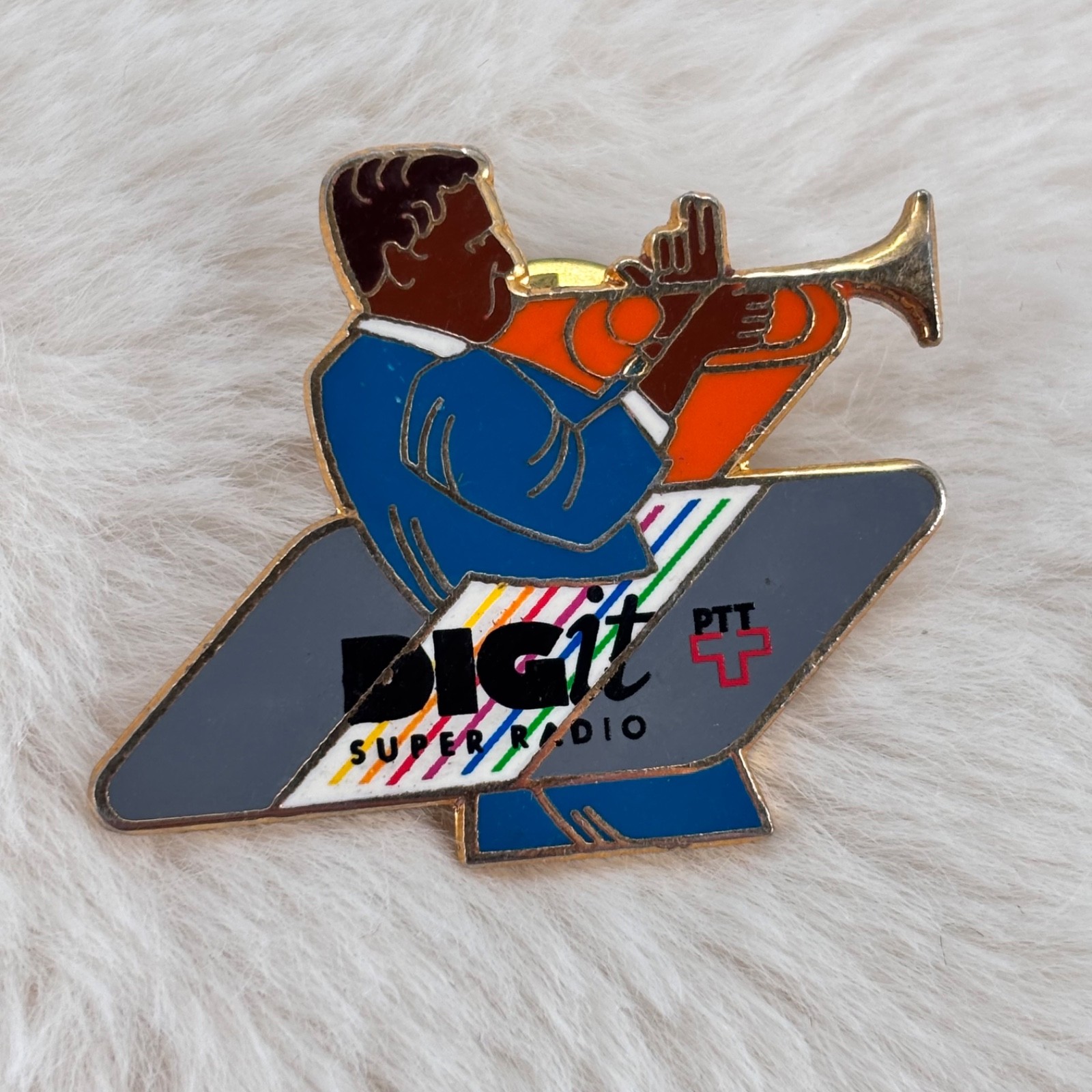 Vtg Swiss PTT DIGit Super Radio Advertising Enamel Jazz Player Lapel Pin Vtg Swiss PTT DIGit Super Radio Advertising Enamel Jazz Player Lapel Pin