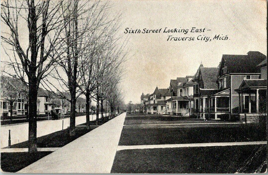 EARLY 1900'S. 6TH STREET. TRAVERSE CITY, MICHIGAN. POSTCARD 1a6