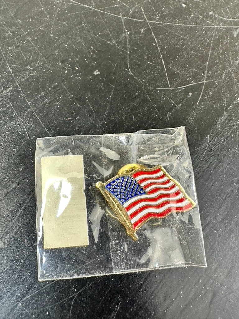 NOS VTG Original Collectible AMERICAN FLAG PIN patriot 4th of july Fashion