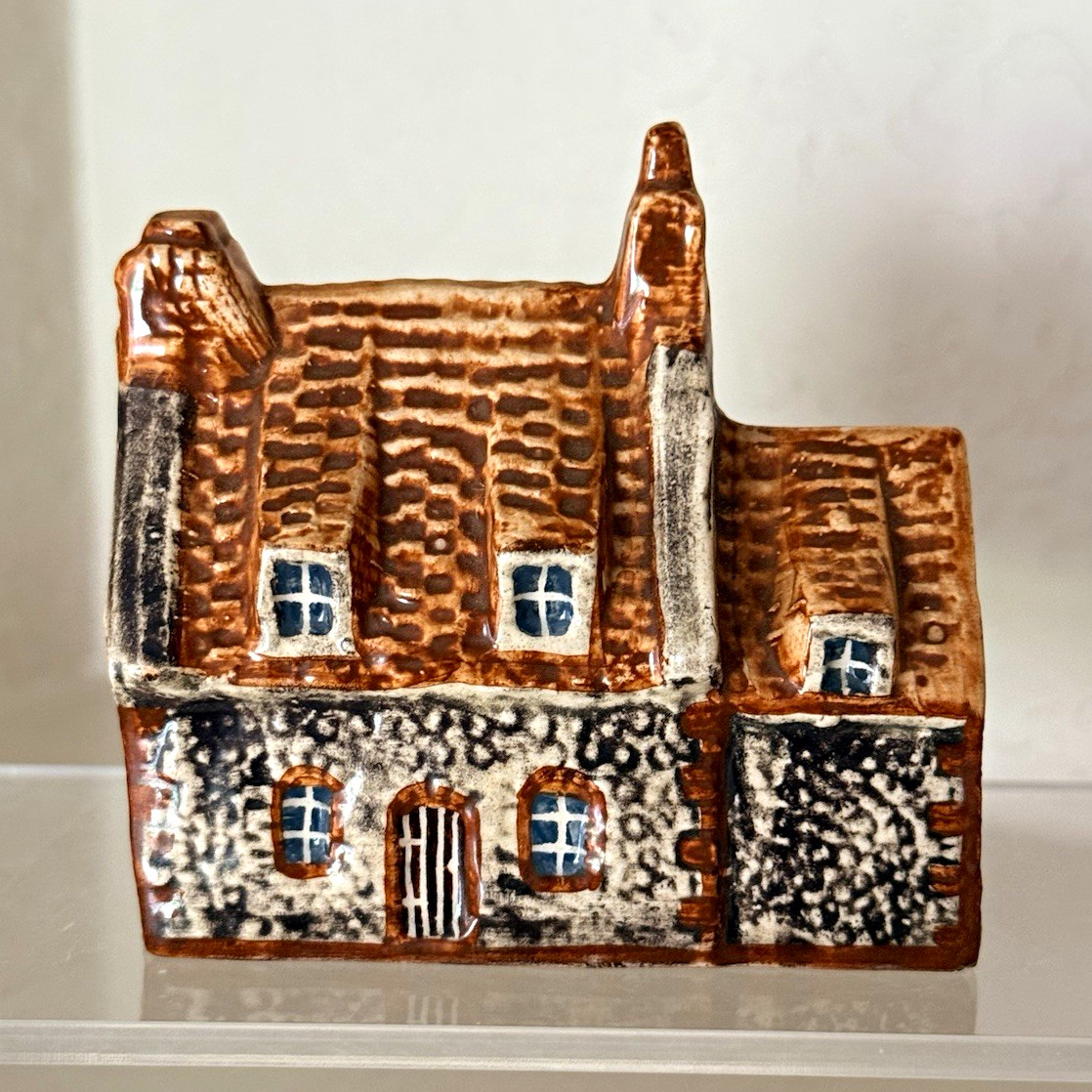 Vintage John Putnam\'s Heritage Houses Norfolk Pebble Cottage Miniature Ceramic