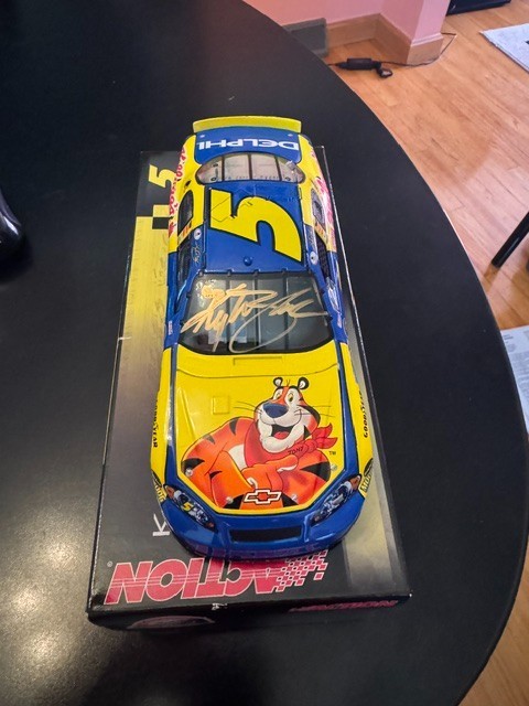 Kyle Busch autographed 1/24 - #5 Kellogg\'s with JSA COA