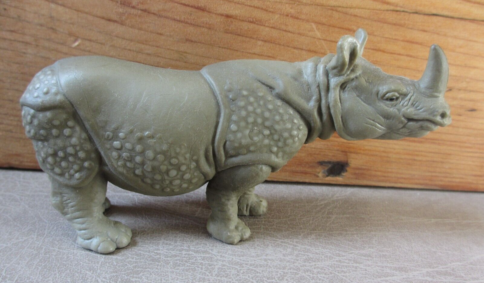 Vintage Undated 14025 Schleich Indian Rhino with Unpainted Horn 5\