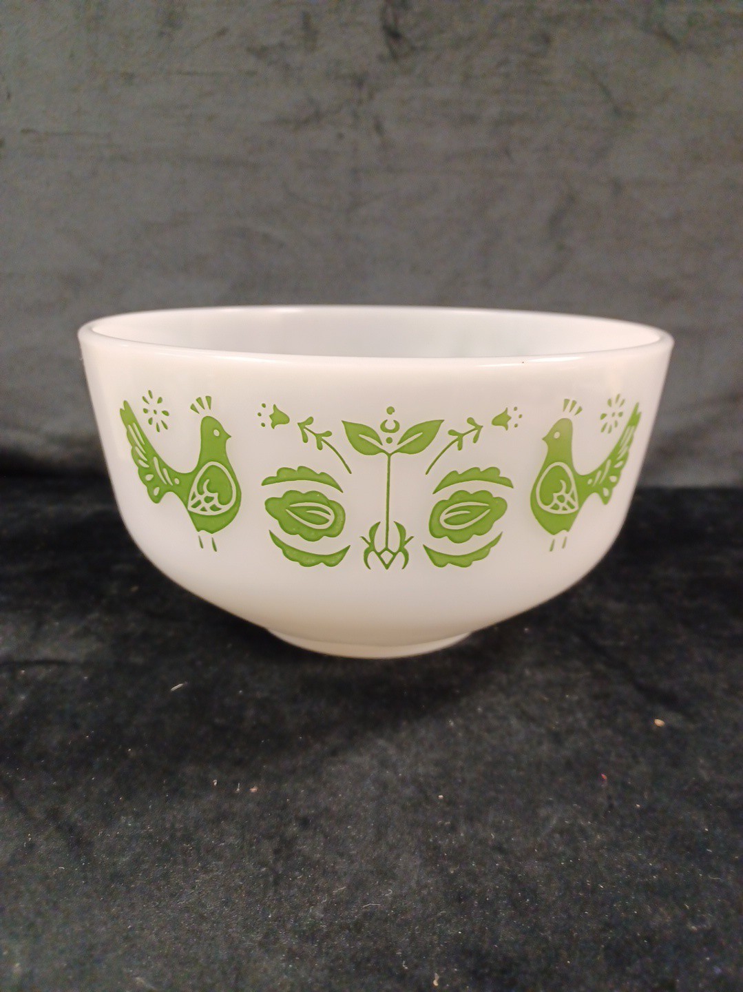 Vintage Federal Milk Glass 2.5 Quart Heat Proof Mixing Bowl Green Warwick VGUC