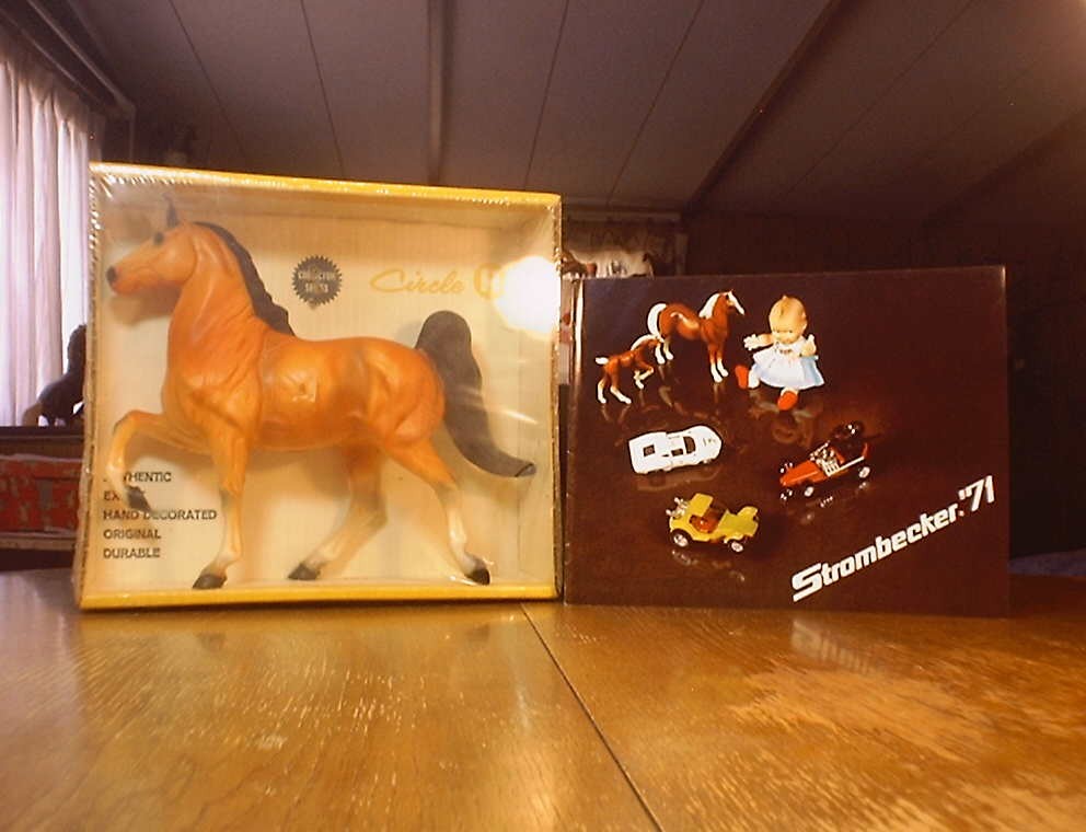 VINTAGE HARTLAND # 4502 ORANGE BAY SADDLEBRED HORSE IN 1970'S BOX WITH CATALOG