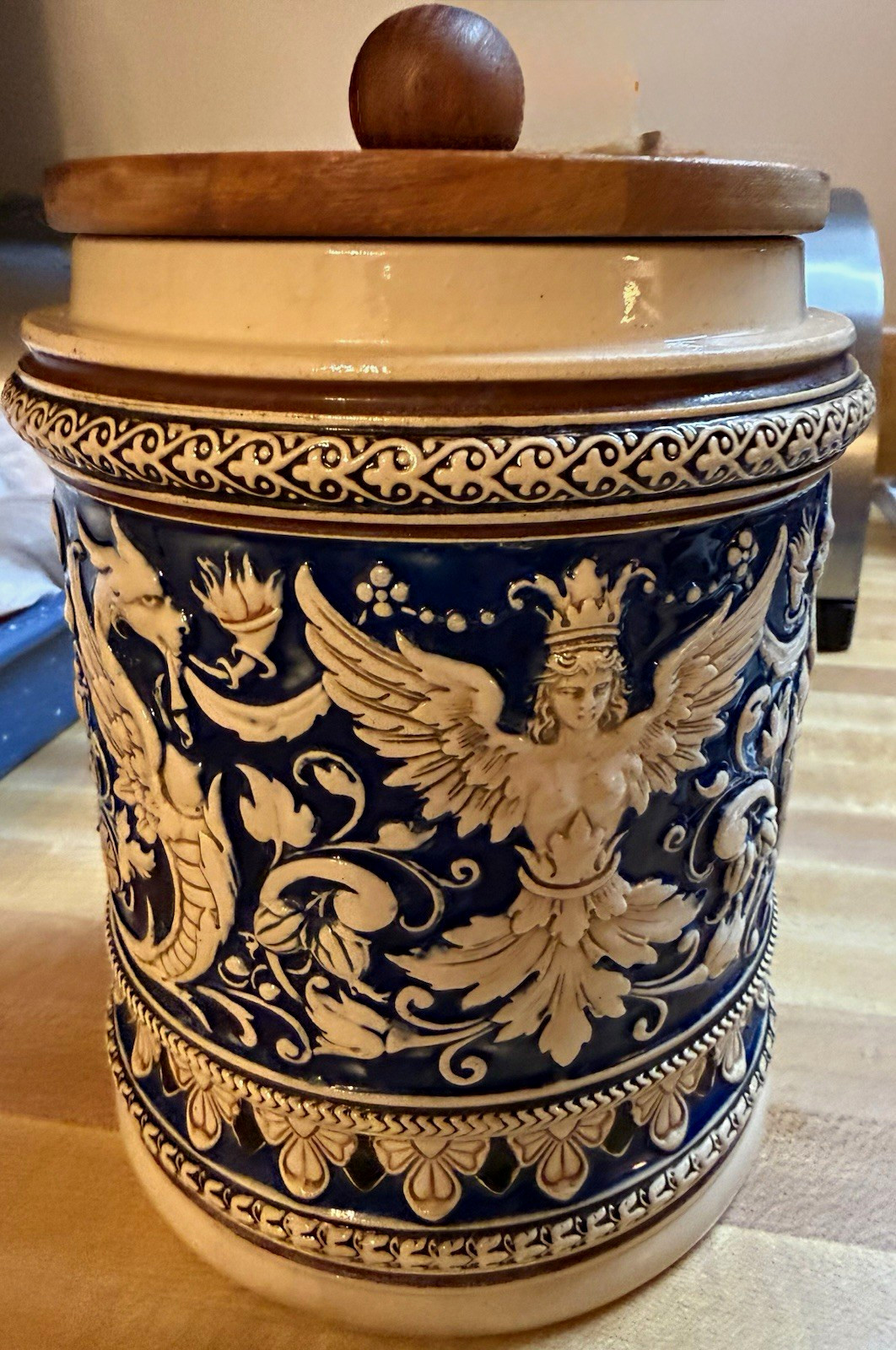 Antique German cobalt blue cream Majolica Tobacco Humidor 1890-1920 Marzi & Remy