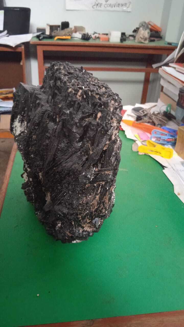 tourmaline giant piece of 4.7 kg from peru 