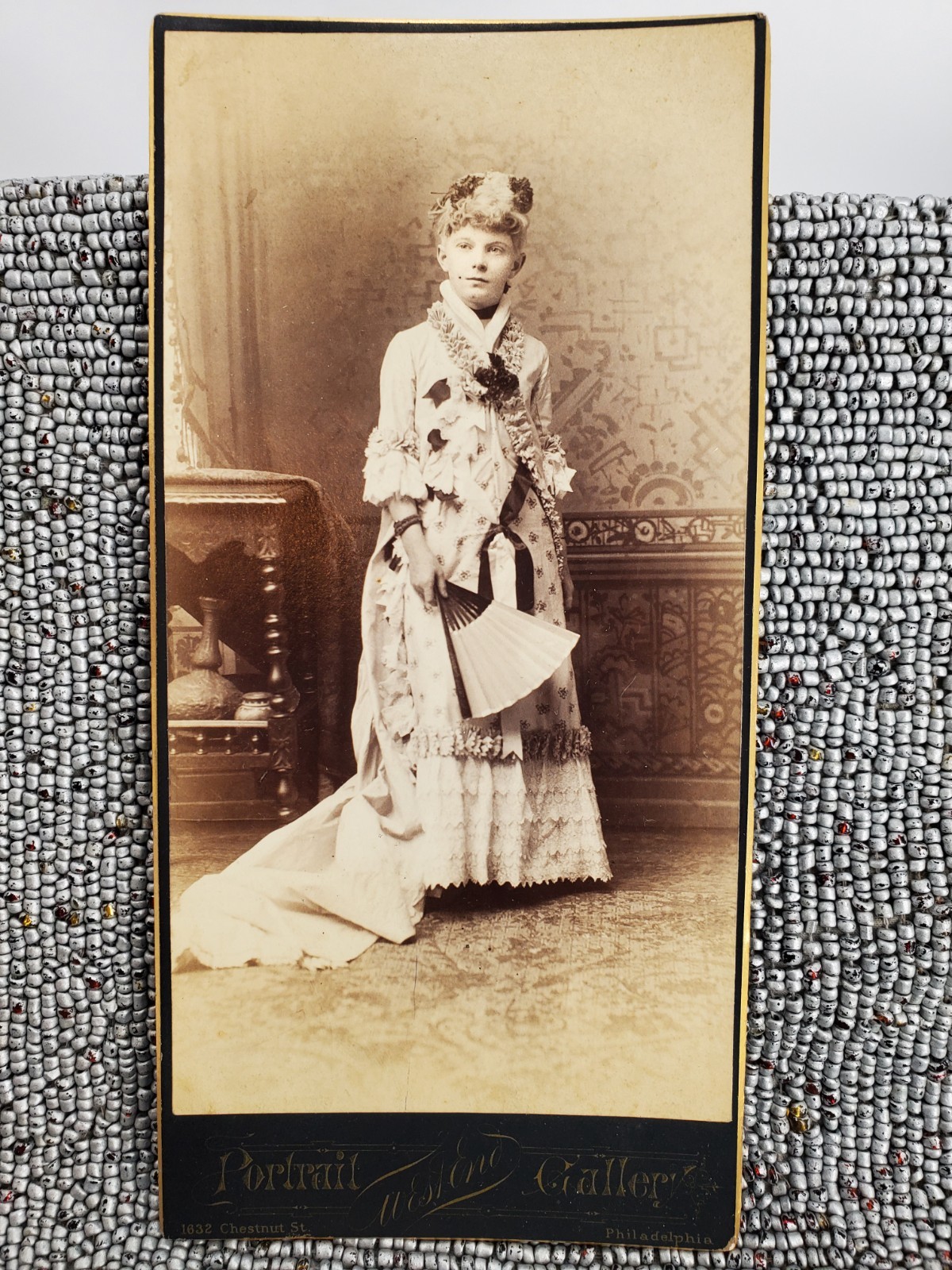 Cabinet Card Portrait of young woman 1880 Through the 1890s -PHILADELPHIA (B2)** Cabinet Card Portrait of young woman 1880 Through the 1890s -PHILADELPHIA (B2)**