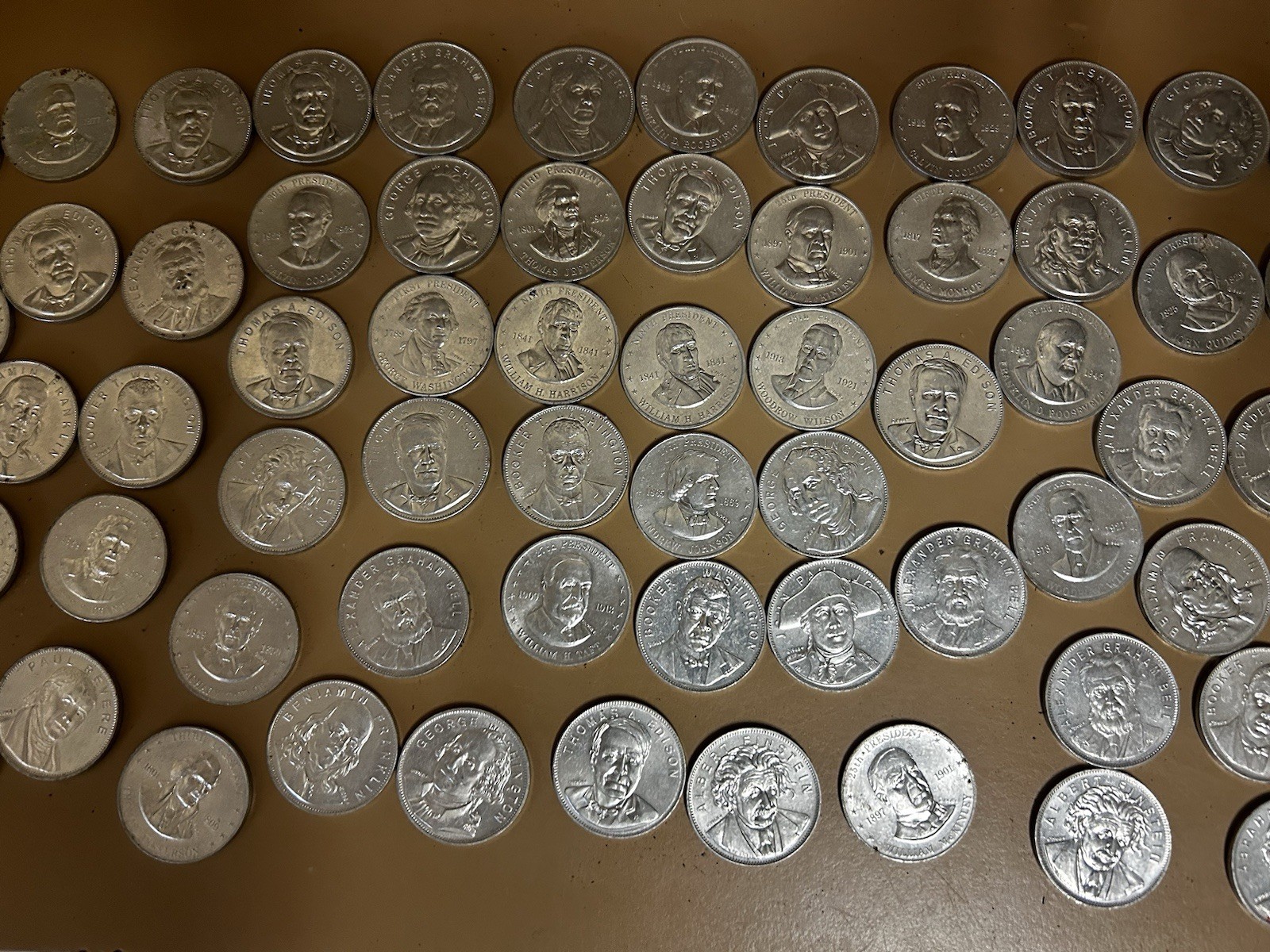 Vintage Shell Game Tokens Lot of 100 – Presidents & Man in Flight – Assorted