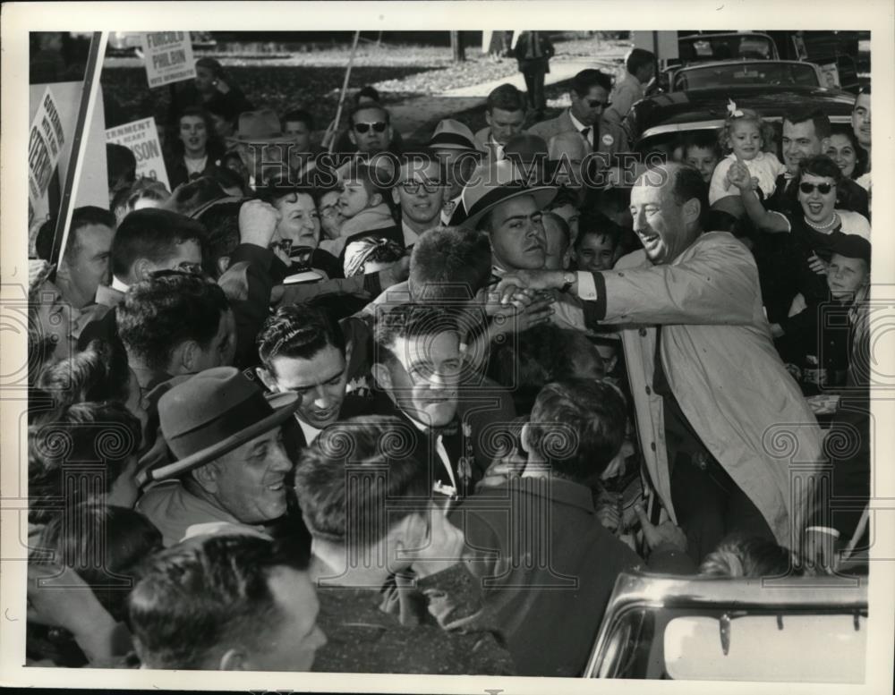1956 Press Photo Presidential candidate Adlai Stevenson in Uxbridge MA