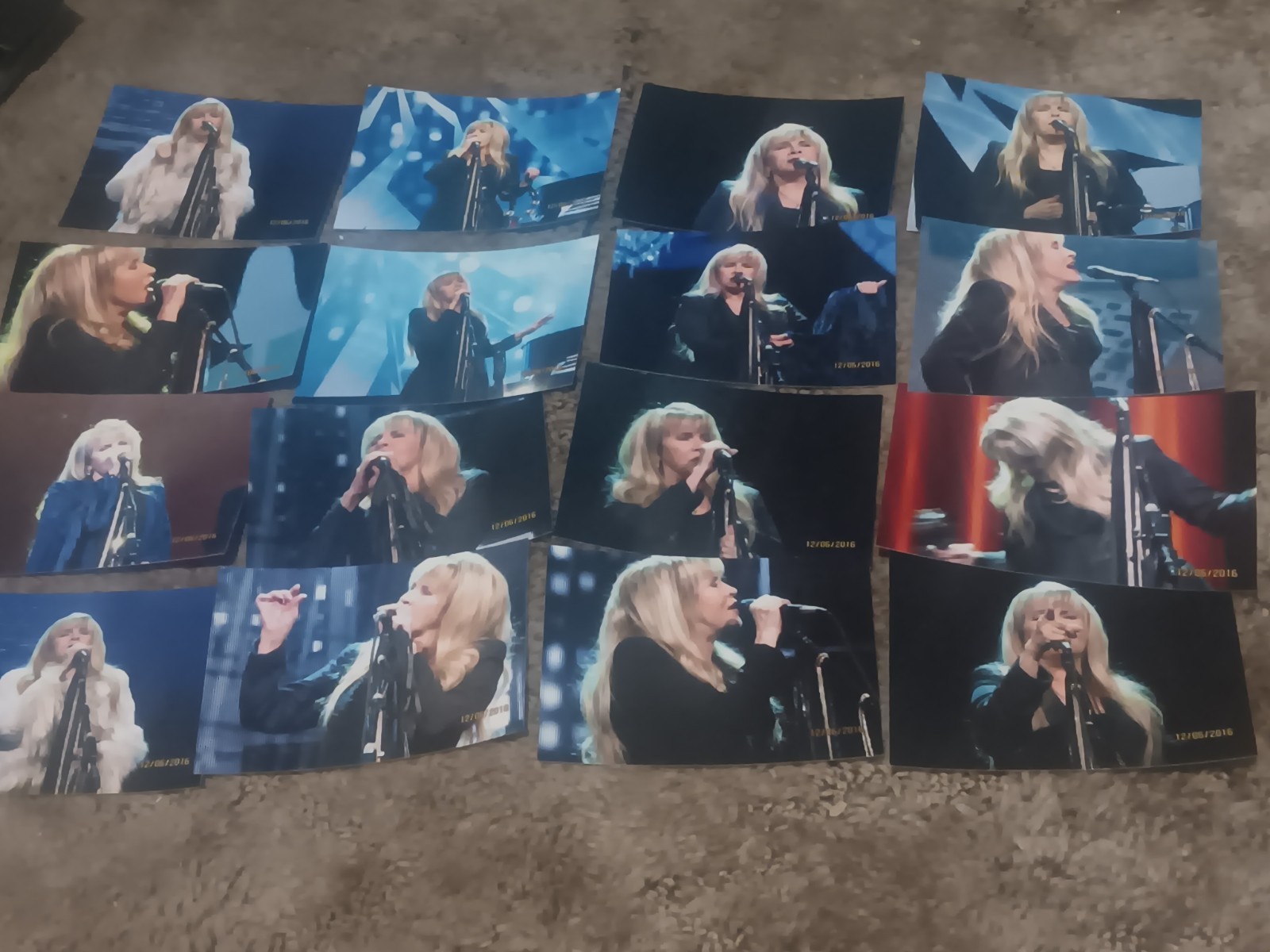 Stevie Nicks Fleetwood Mac Set of 16 Glossy concert  photos 4 x6 1/2 