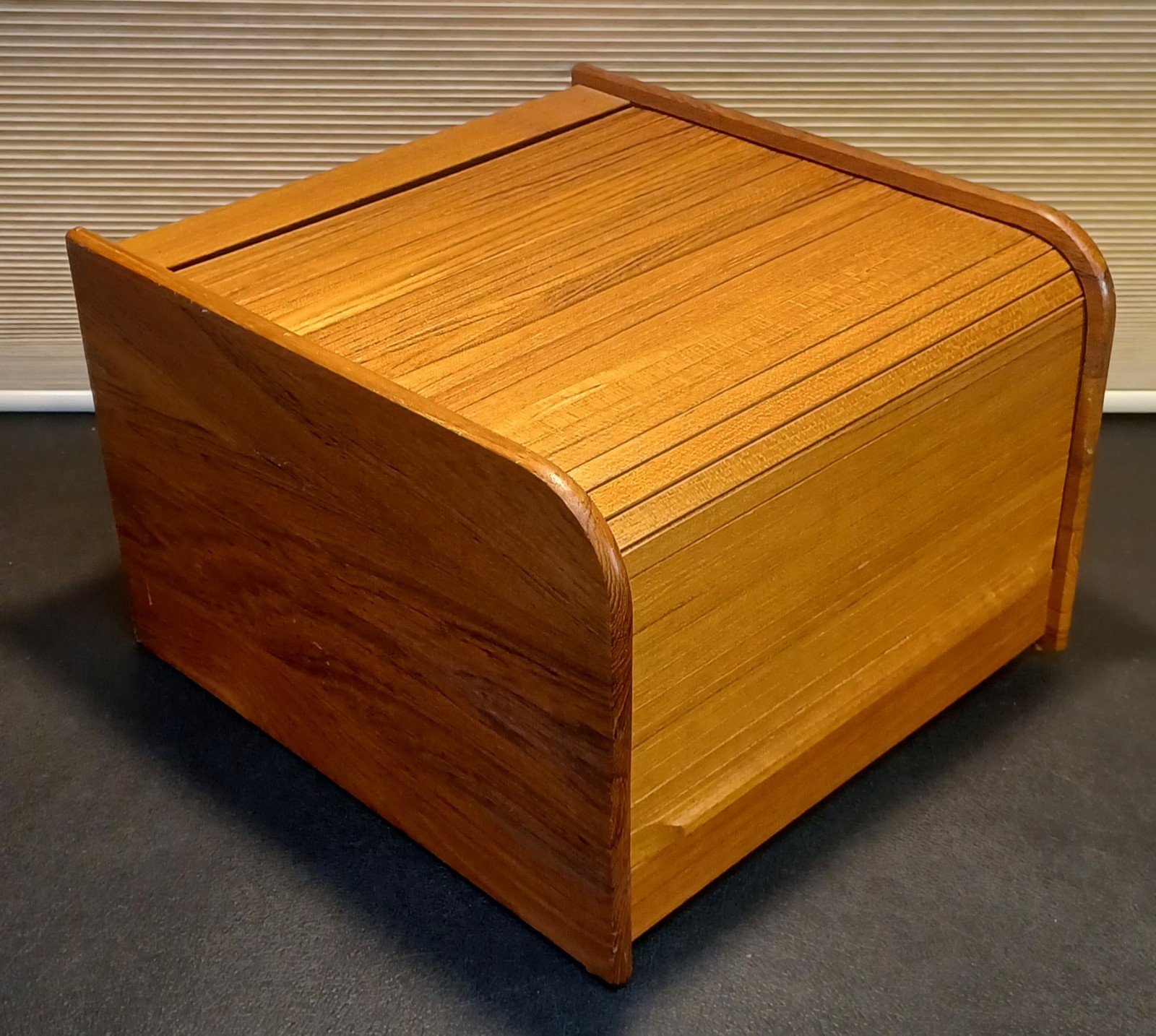 Vtg Mid Century Teak-Tech Tambour Roll Top Wood MCM Storage Box Desk CD Holder d