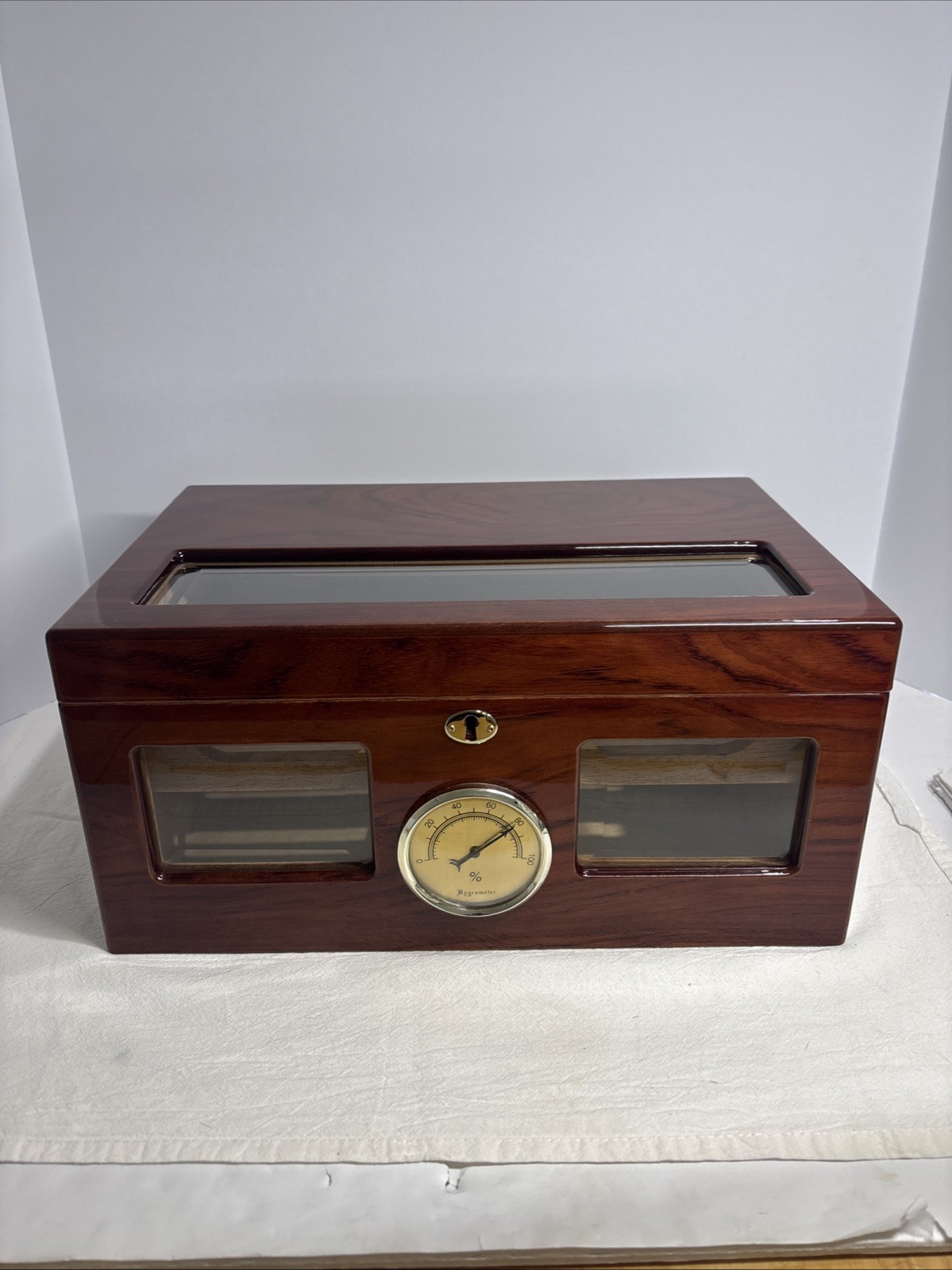 Prestige Imports Group The Valencia Glass Top Cigar Humidor Cherry Wood