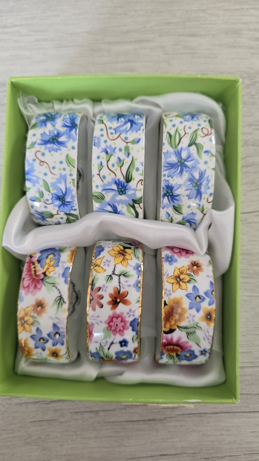 (6) Two’s Company 3 Chintz  3 Blue/White Porcelain Napkin Rings Guilded Edges 