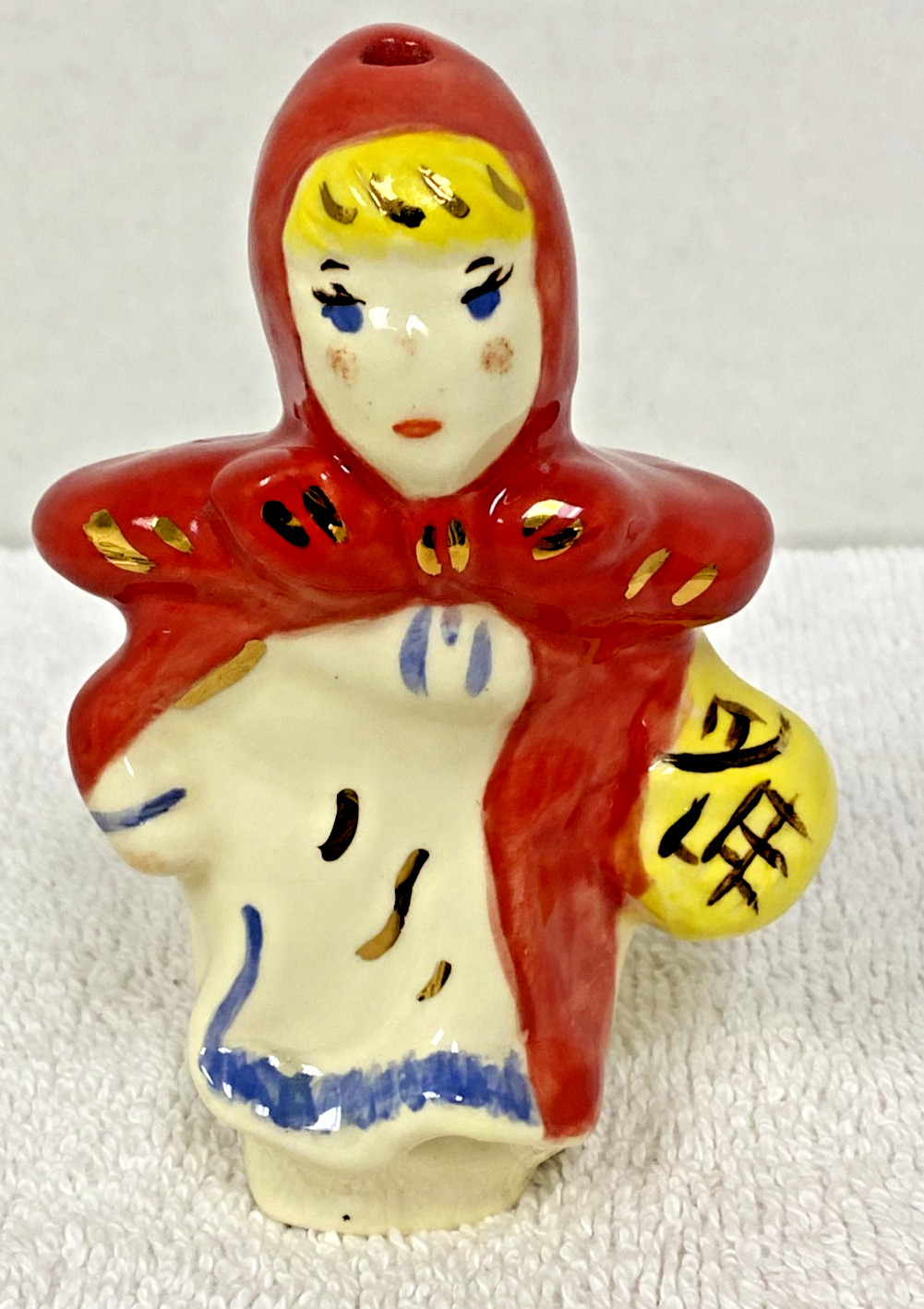 Vintage Hull Regal Pottery Figural Little Red Riding Hood Gold Accent Pie Vent