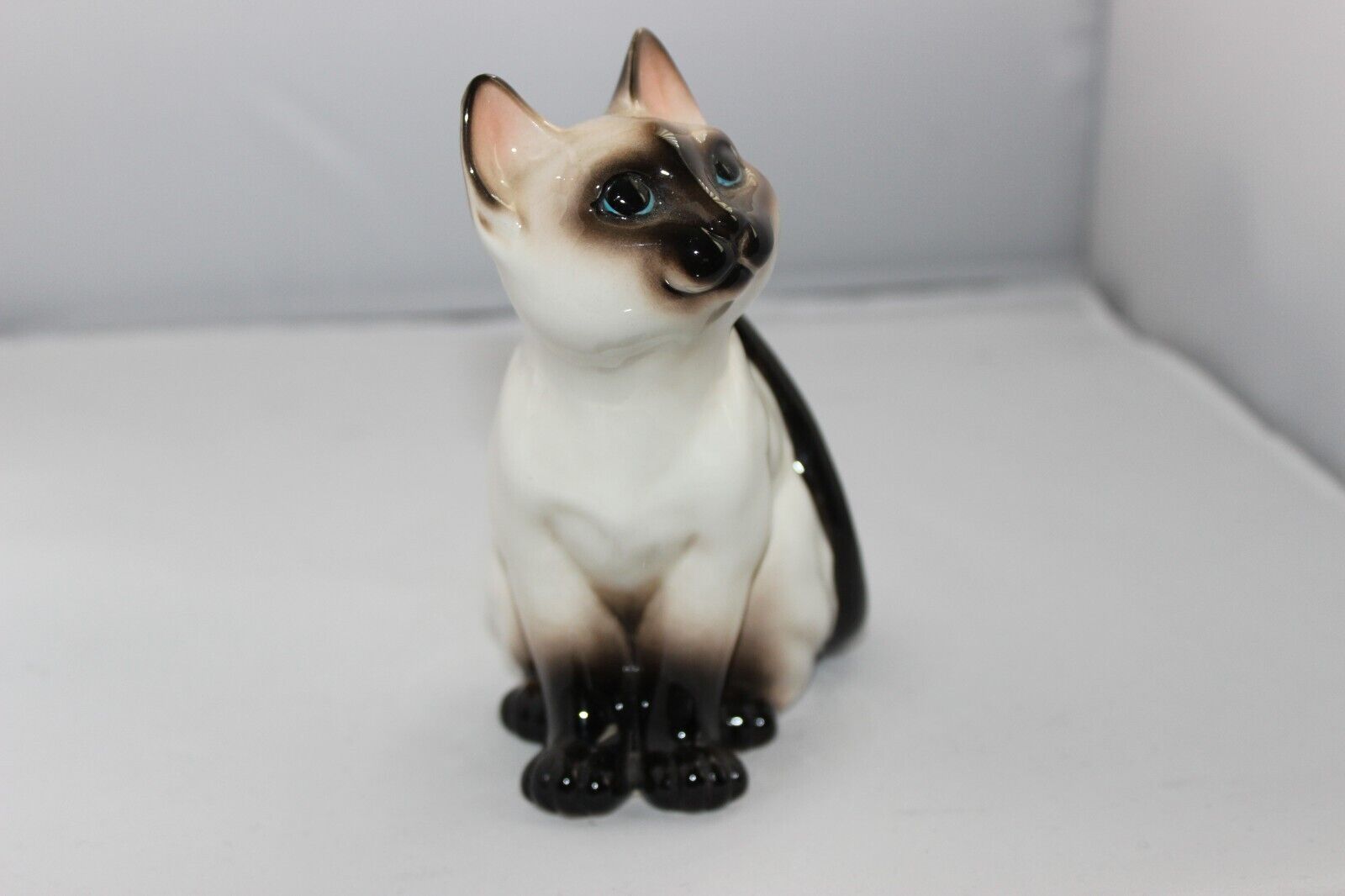 Josef Originals Sitting Siamese Cat Figurine w/Labels 6\