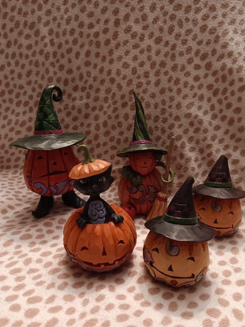 Jim Shore 5 pcs Pumpkin Figurines 3-5.75\