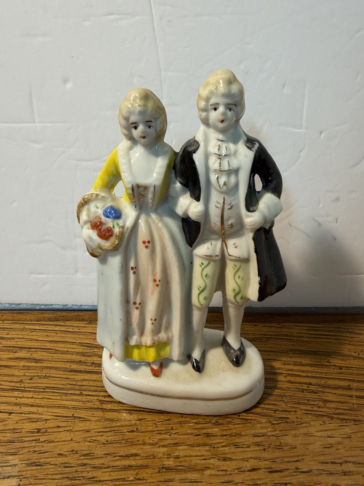 Vintage Made in Occupied Japan Porcelain Colonial Courting Couple Figurine 5.75