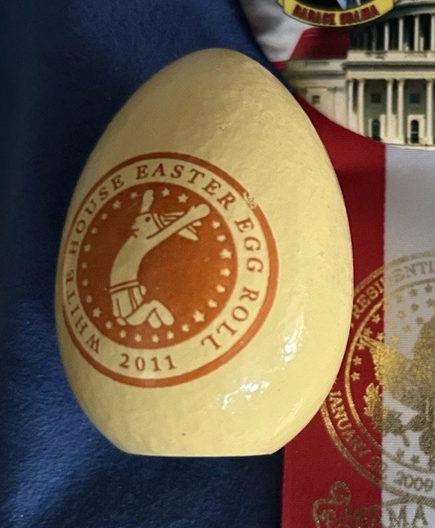 OBAMA 2011 EASTER WHITE HOUSE YELLOW EGG PRESIDENT BARACK SIGNATURE DEMOCRAT OBAMA 2011 EASTER WHITE HOUSE YELLOW EGG PRESIDENT BARACK SIGNATURE DEMOCRAT