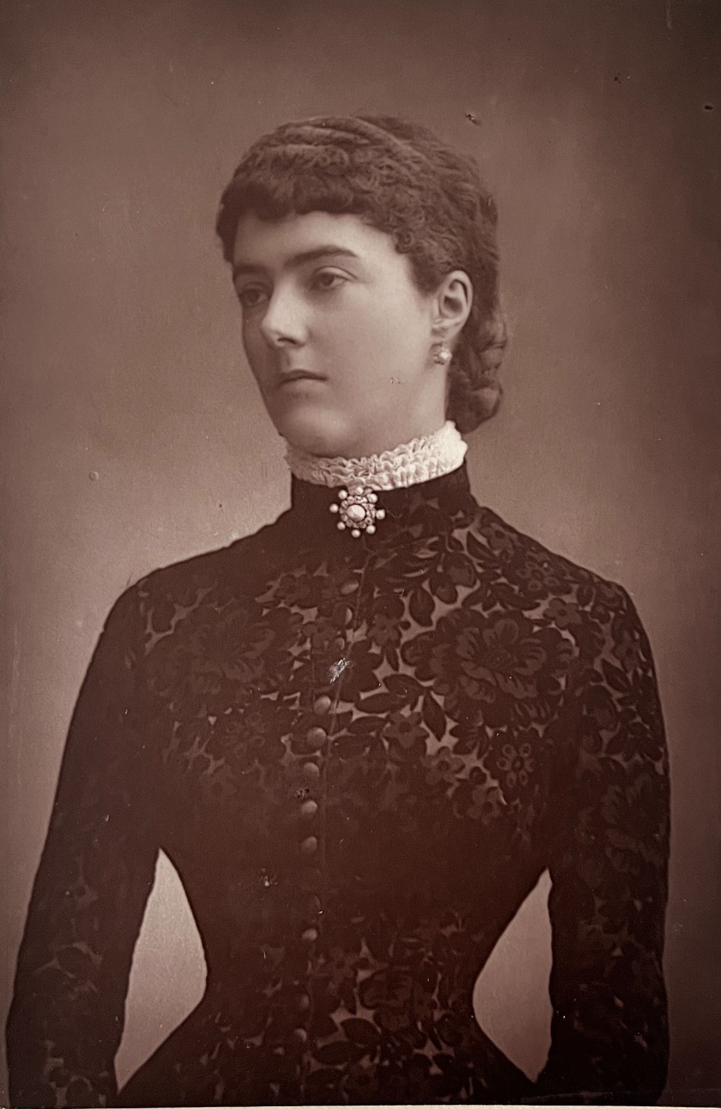 Striking portrait of Georgina Countess of Dudley 1890 by W&D Downey