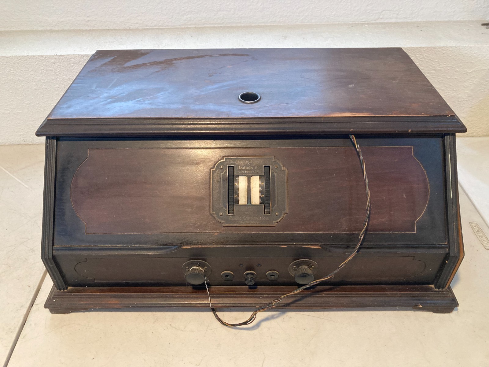 VINTAGE ANTIQUE RCA RADIOLA 25 SUPER HETERODYNE TUBE RADIO P/R