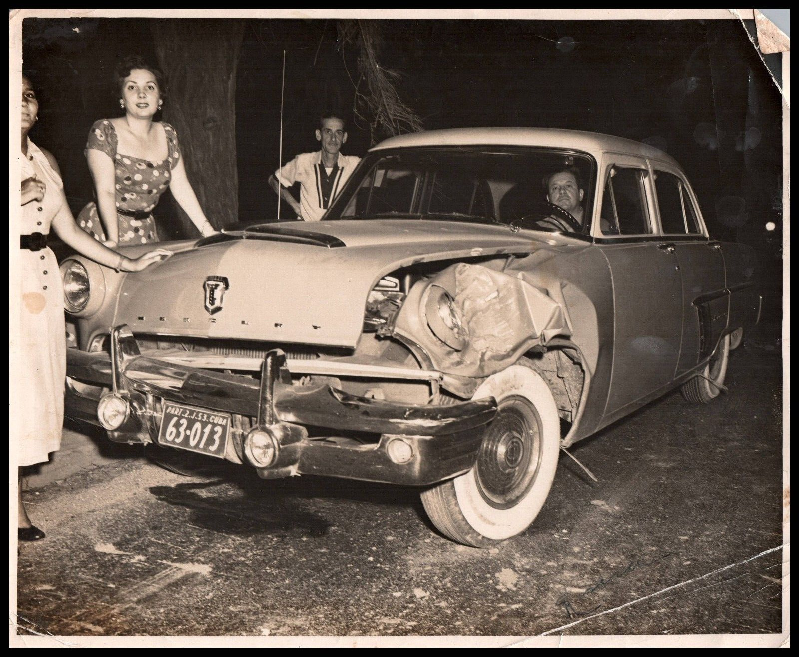 CUBA CUBAN CAR CRASH HAVANA MERCURY AUTOMOBILIA 1953 VINTAGE PHOTO 400