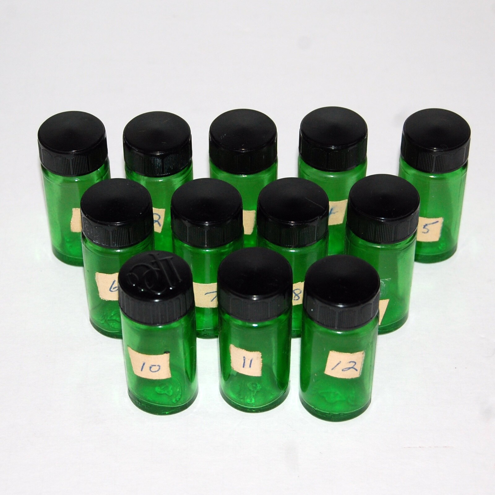 Vintage Emerald Green Glass Pharmaceutical Vials Owens Illinois 1930\'s Lot of 12
