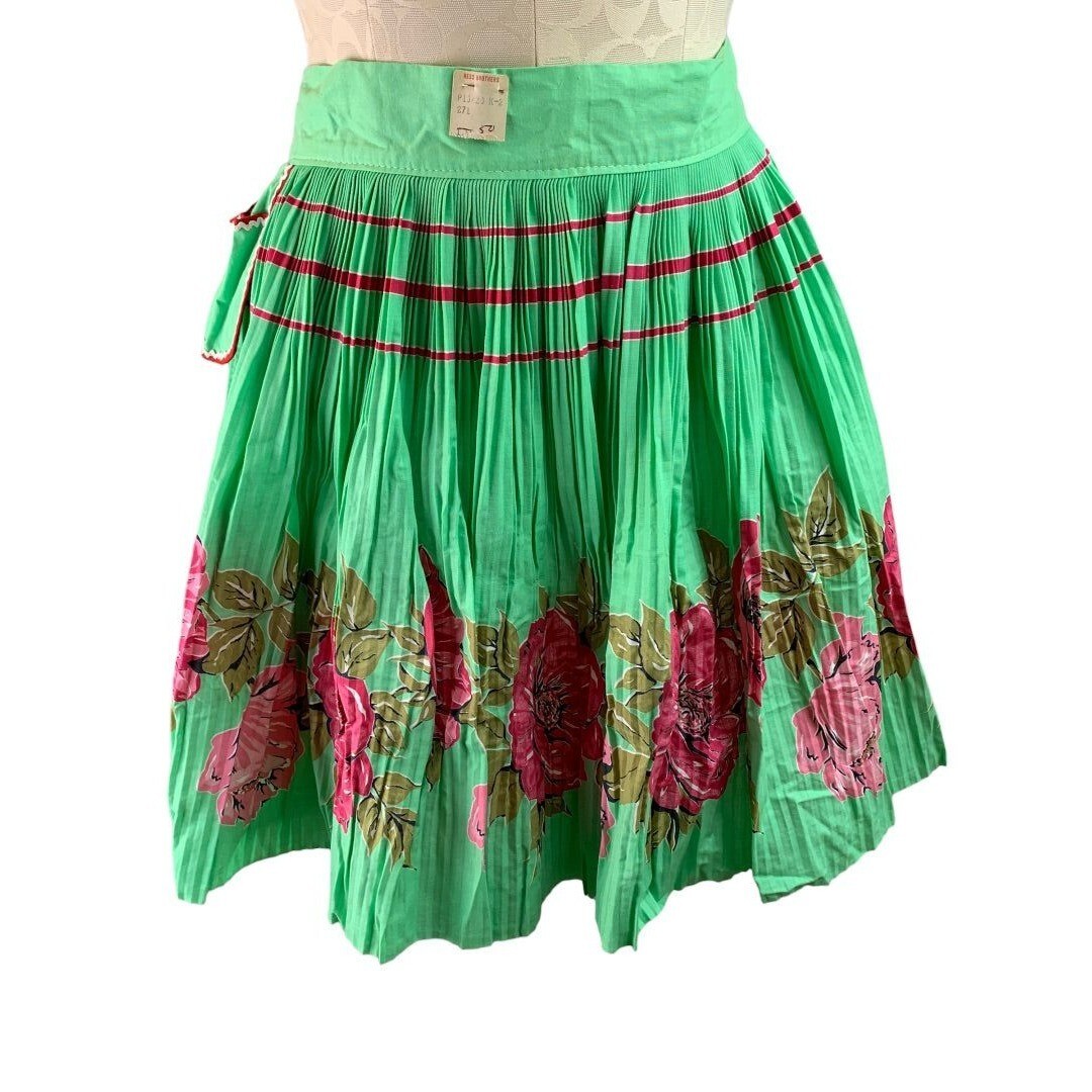 Vintage Ever-Pleat Apron by Lowenstein Sons Pleated Half Apron Green Floral New Vintage Ever-Pleat Apron by Lowenstein Sons Pleated Half Apron Green Floral New