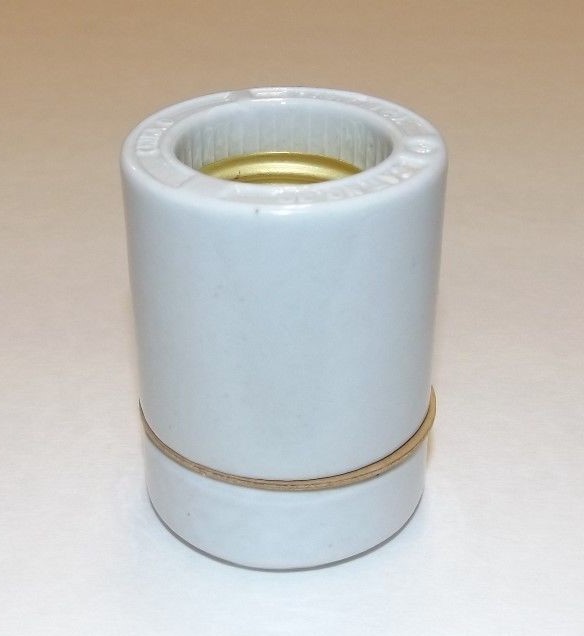 Leviton - E-26 2 Piece Heavy Duty Porcelain Lamp Socket NEW S030G
