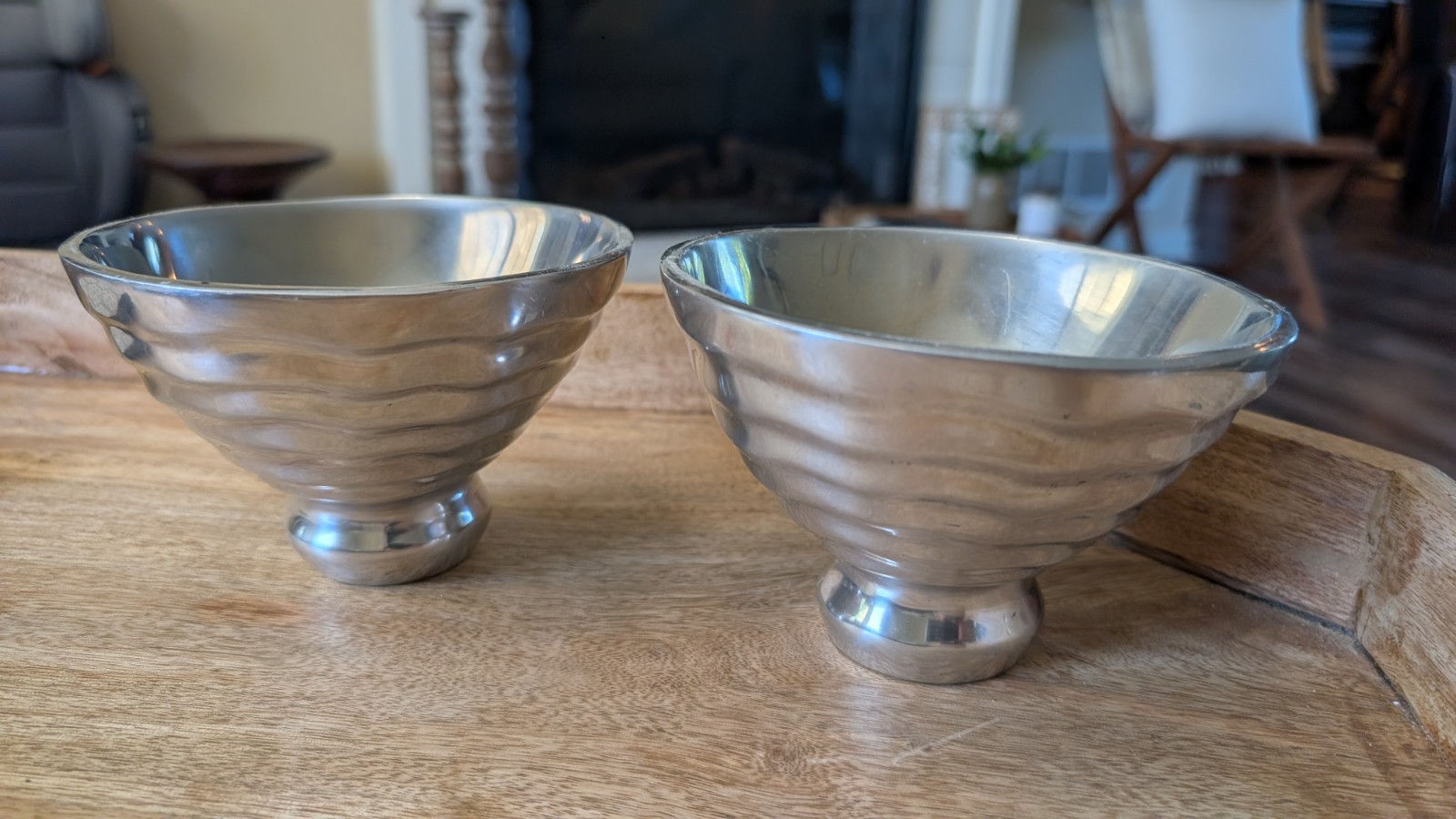 Gorgeous Lunares San Francisco Silver Aluminum Pedestal Bowls Gorgeous Lunares San Francisco Silver Aluminum Pedestal Bowls