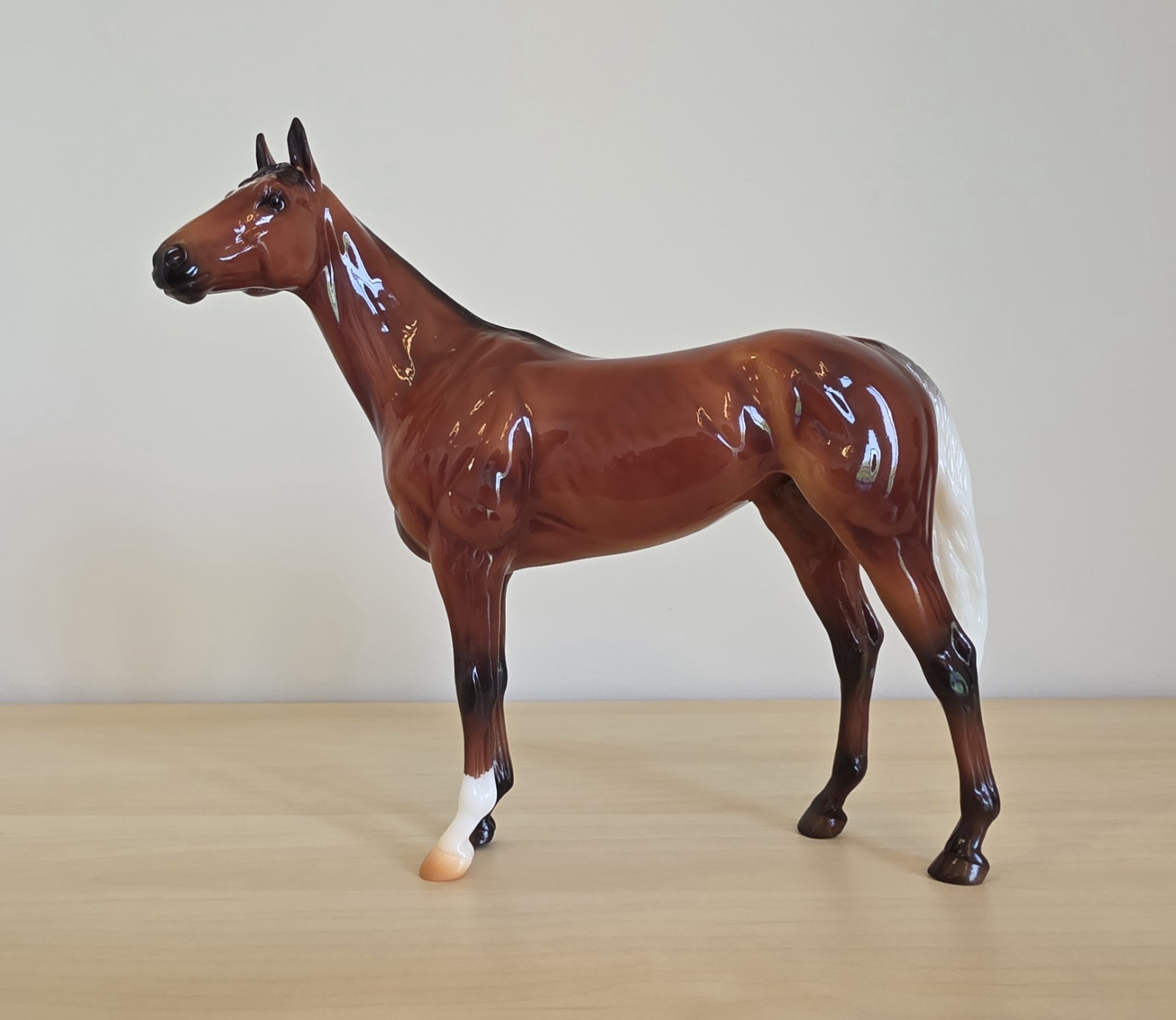 Breyer Traditional Model Horse GIRLS RUN THE WORLD #B-BF-10088 GLOSSY Bay 1/375 Breyer Traditional Model Horse GIRLS RUN THE WORLD #B-BF-10088 GLOSSY Bay 1/375