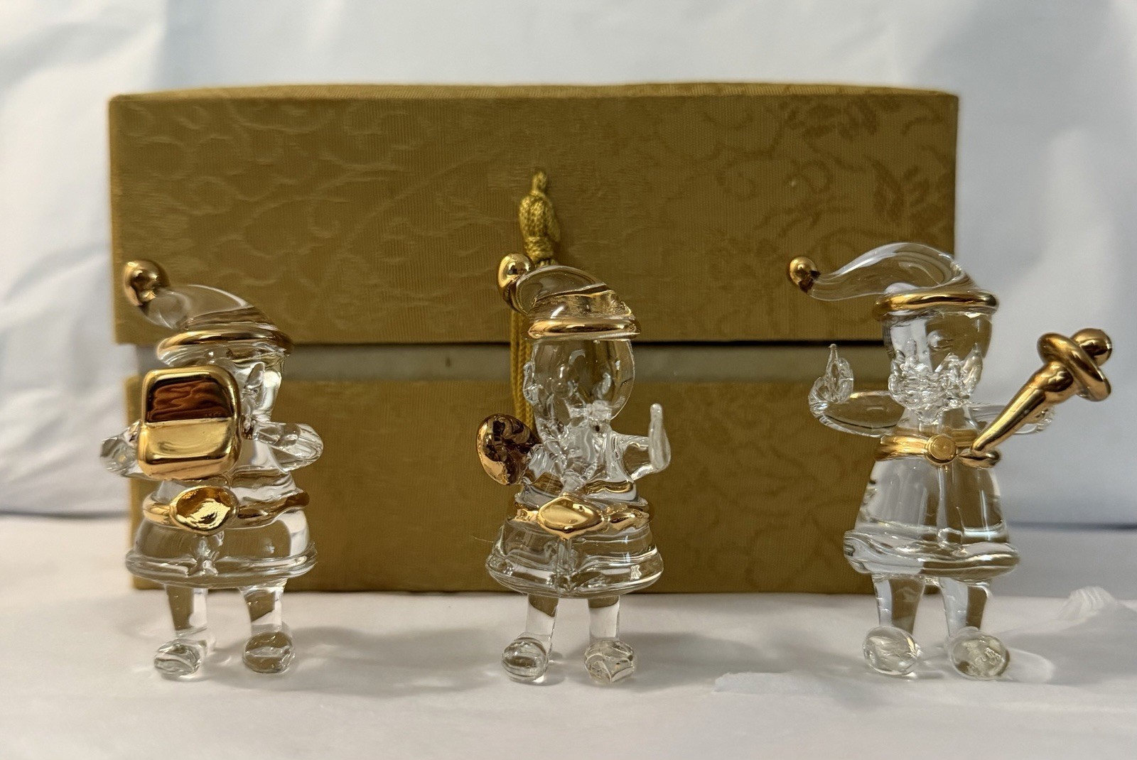 About Face Designs Vintage 1999 Messenger Three Santa\'s Glass Figurine Set About Face Designs Vintage 1999 Messenger Three Santa\'s Glass Figurine Set