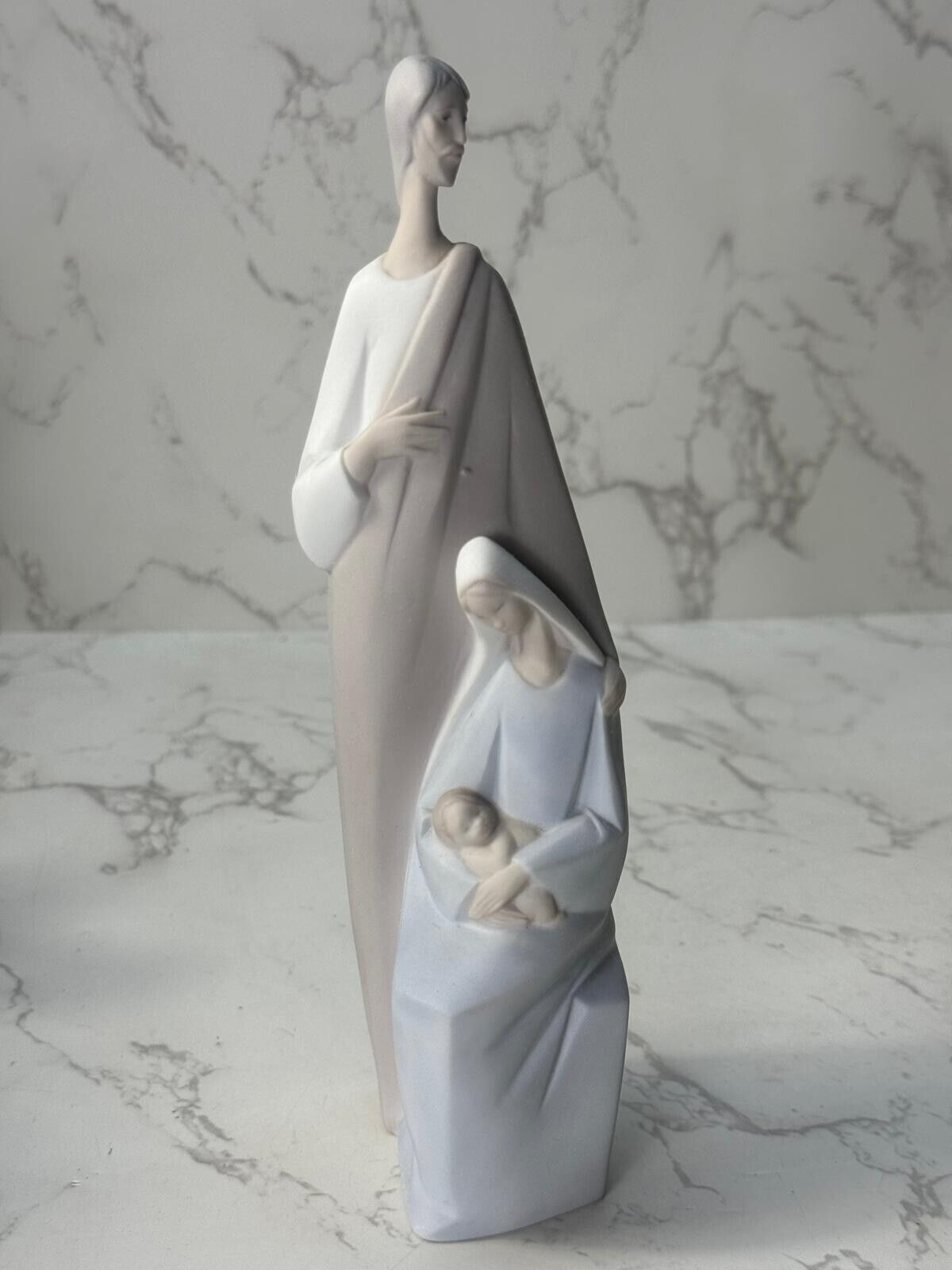 Lladro #4585 Nativity Holy Family Baby Jesus, Mary & Joseph Figurine