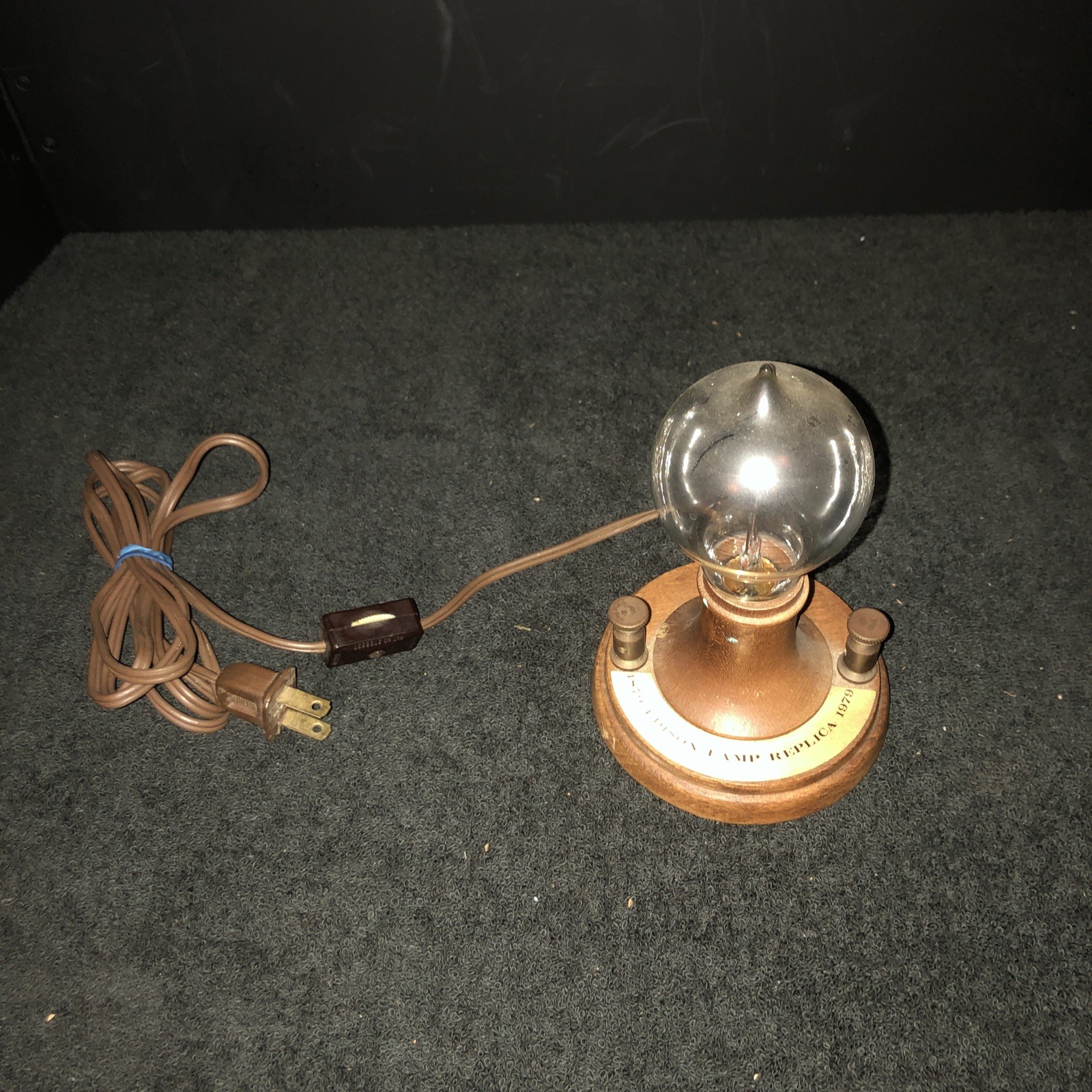 Edison lamp bulb replica Thomas Alva Edison Foundation (1979) vintage antique