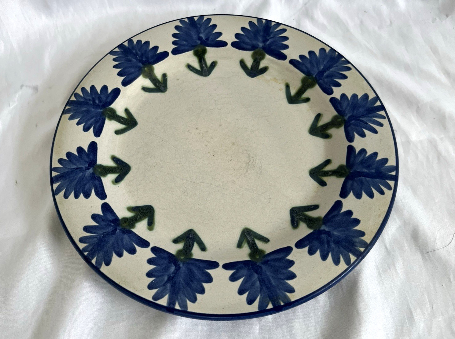 LOUISVILLE STONEWARE Bachelor Button dinner plate. Blue flowers on gray