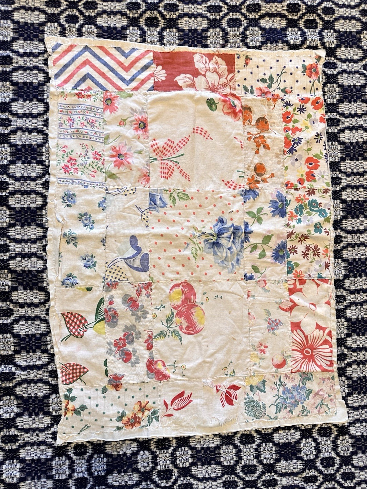Vintage Floral Patchwork Doll Quilt Top Feedsack Cutter Decor 25X18 Vintage Floral Patchwork Doll Quilt Top Feedsack Cutter Decor 25X18
