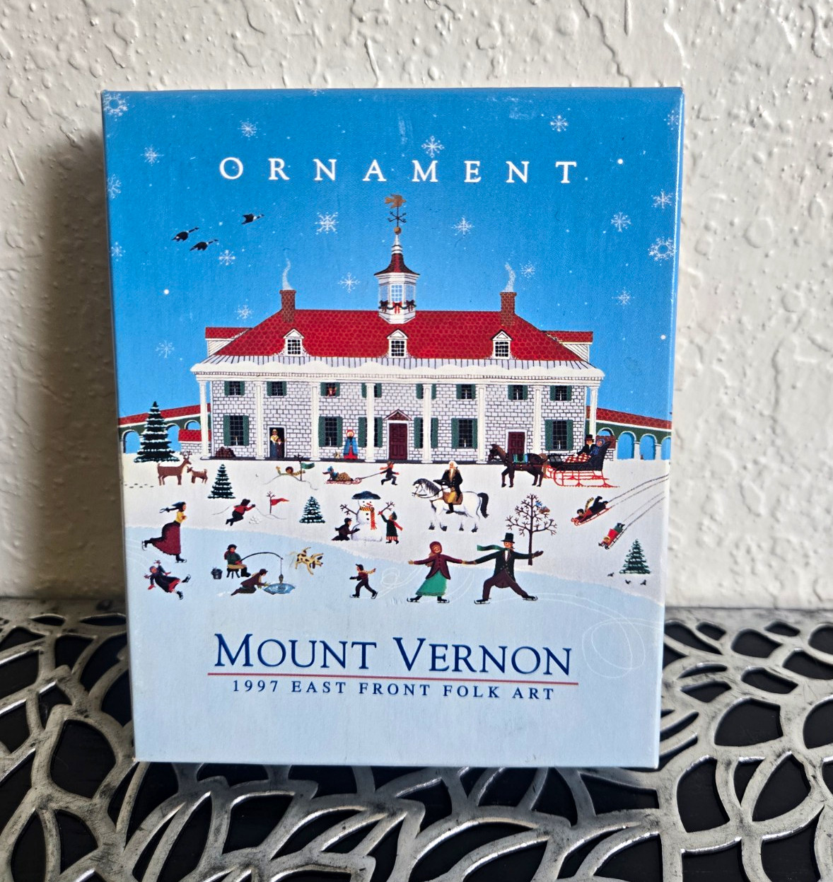 Mount Vernon 1997 East Front Oval Metal Christmas Ornament Gold Tone w/ Box