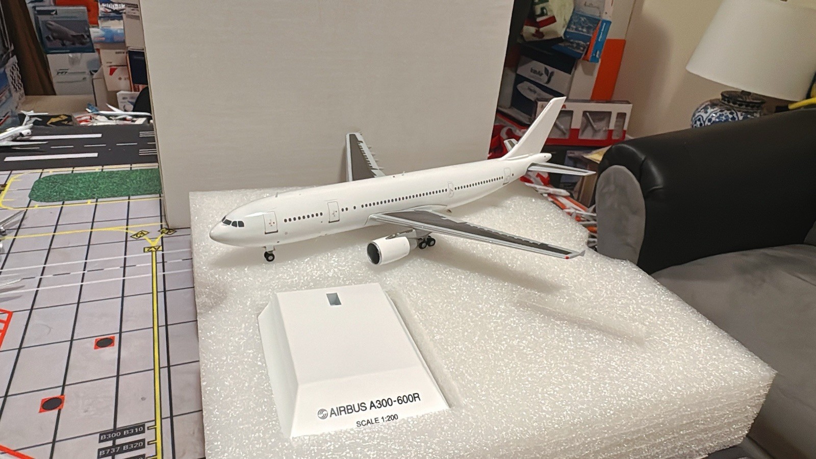 JC Wings 1:200 Airbus A300-600R Airline Blank White Diecast Custom Desktop Model JC Wings 1:200 Airbus A300-600R Airline Blank White Diecast Custom Desktop Model