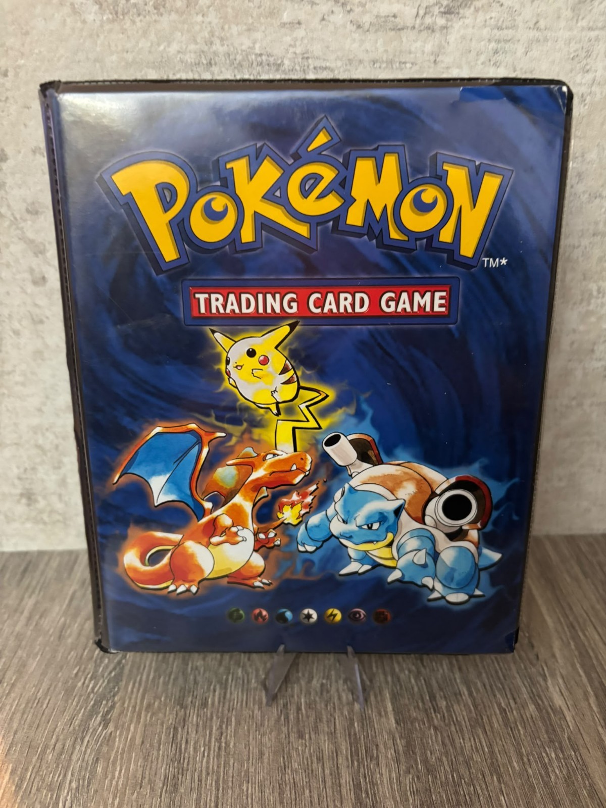 Pokemon WOTC 4 Pocket Binder Base Set slight rip at the front - 1999 Vintage Pokemon WOTC 4 Pocket Binder Base Set slight rip at the front - 1999 Vintage