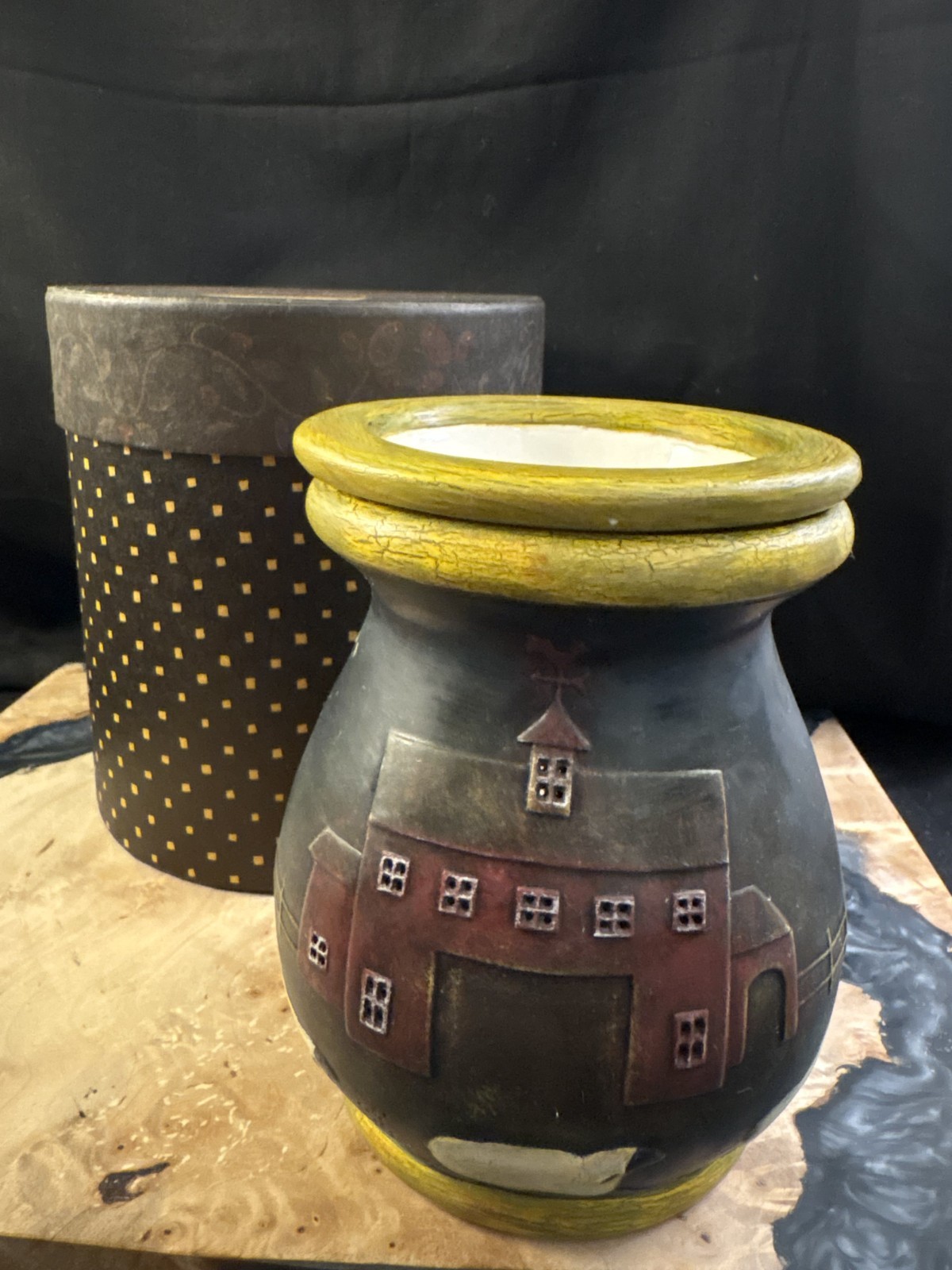 Lang Candles, Country Barn Primitives Lang Melting Pot with Original box Lang Candles, Country Barn Primitives Lang Melting Pot with Original box