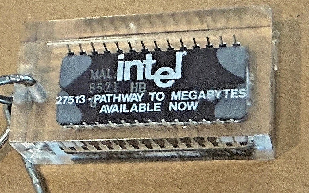 1984 VINTAGE Intel 27513 EPROM ‘Pathway to Megabytes’ Intel Logo Keychain Lucite 1984 VINTAGE Intel 27513 EPROM ‘Pathway to Megabytes’ Intel Logo Keychain Lucite